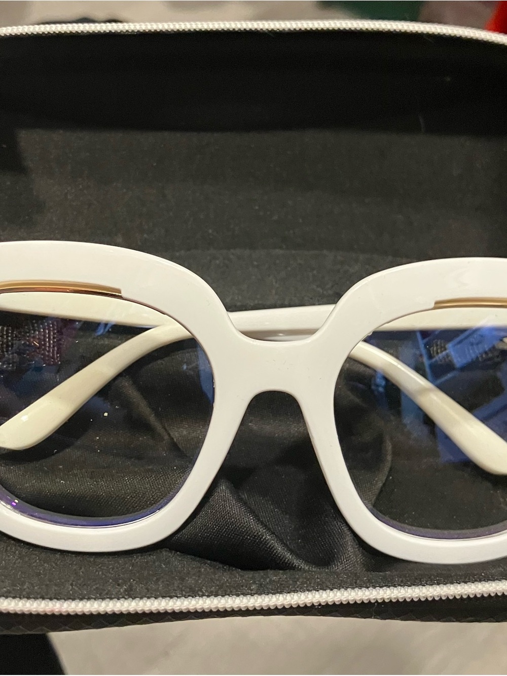 White Oversized Women's Sunglasses - Fashionable Frame